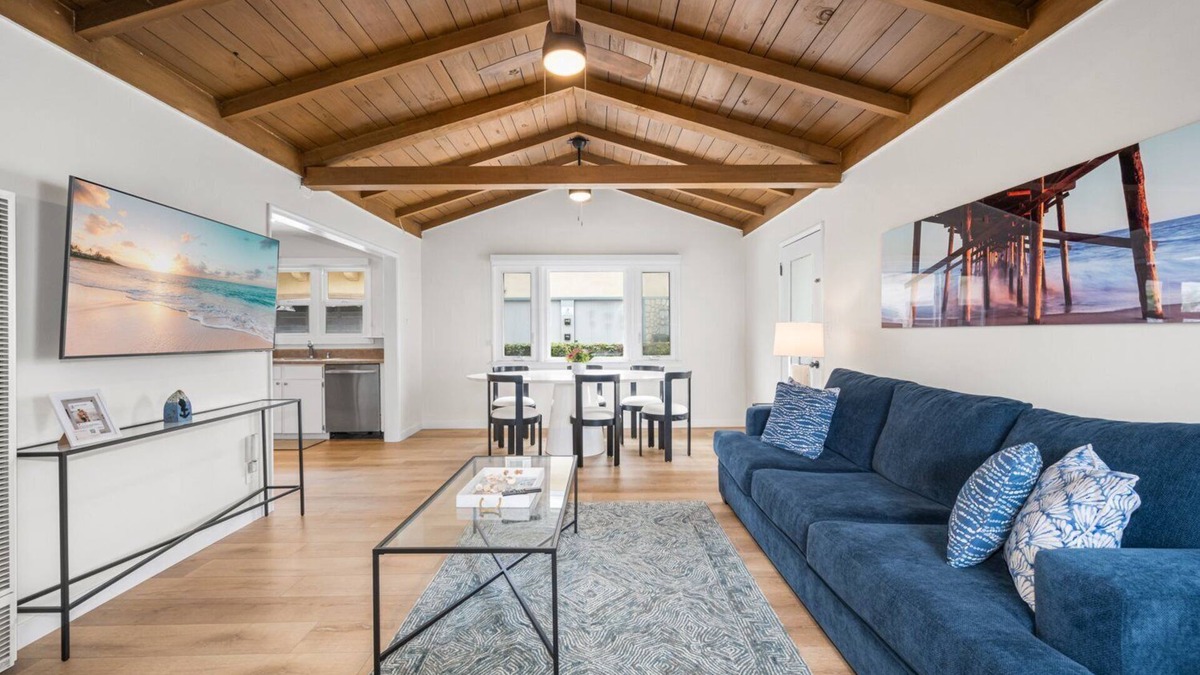 Santa Ana Heights House | 2 Bedroom steps to the beach in West Newport