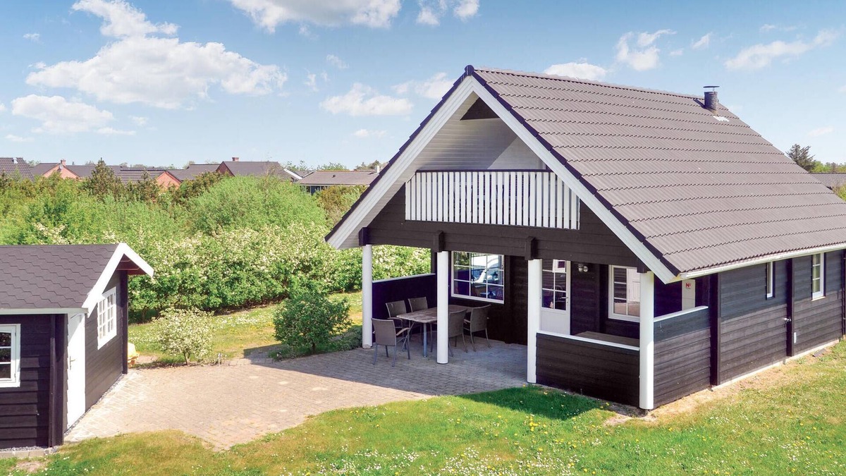 Skaven Strand House | 2 bedroom stunning home in Tarm