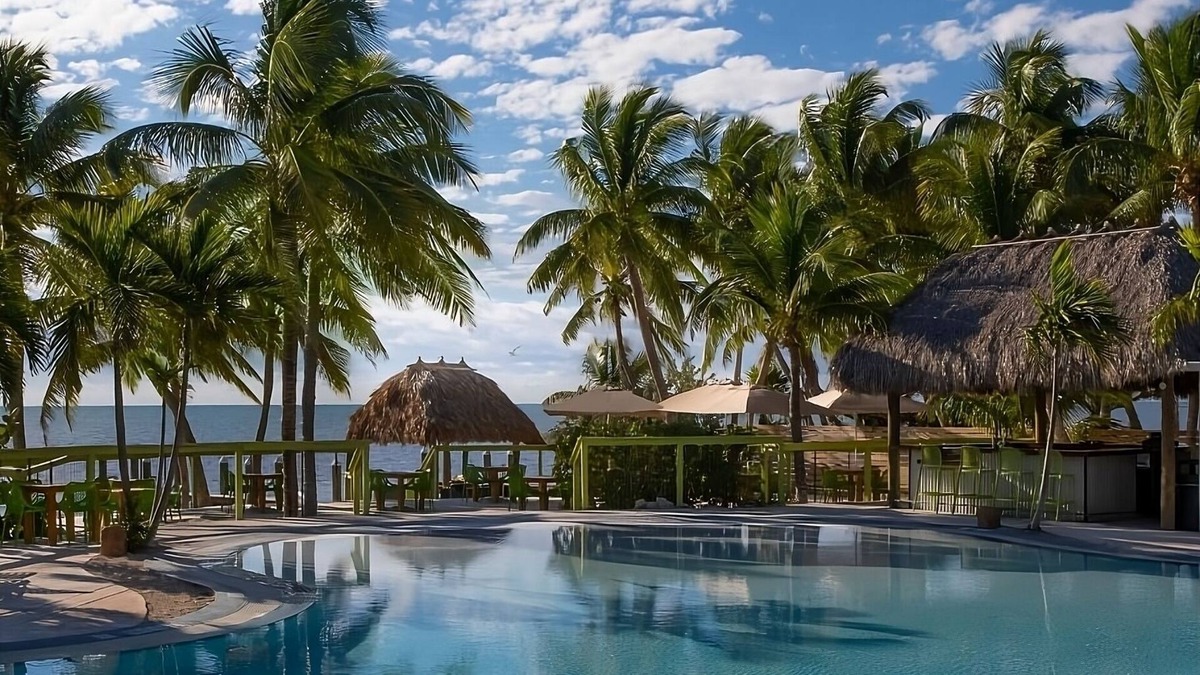 Islamorada Resort | 2 Bedroom Suite in Islamorada! Swimming Pool, Kitchenette, Pets Allowed!