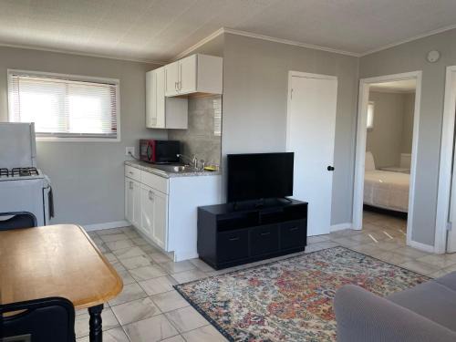 Lake City Apartment | 2 Bedroom Suite with kitchen