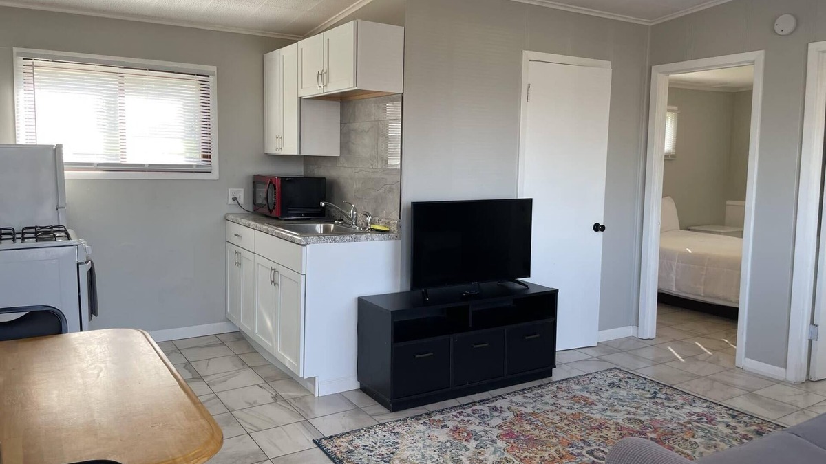 Lake City Apartment | 2 Bedroom Suite with kitchenette (main level)