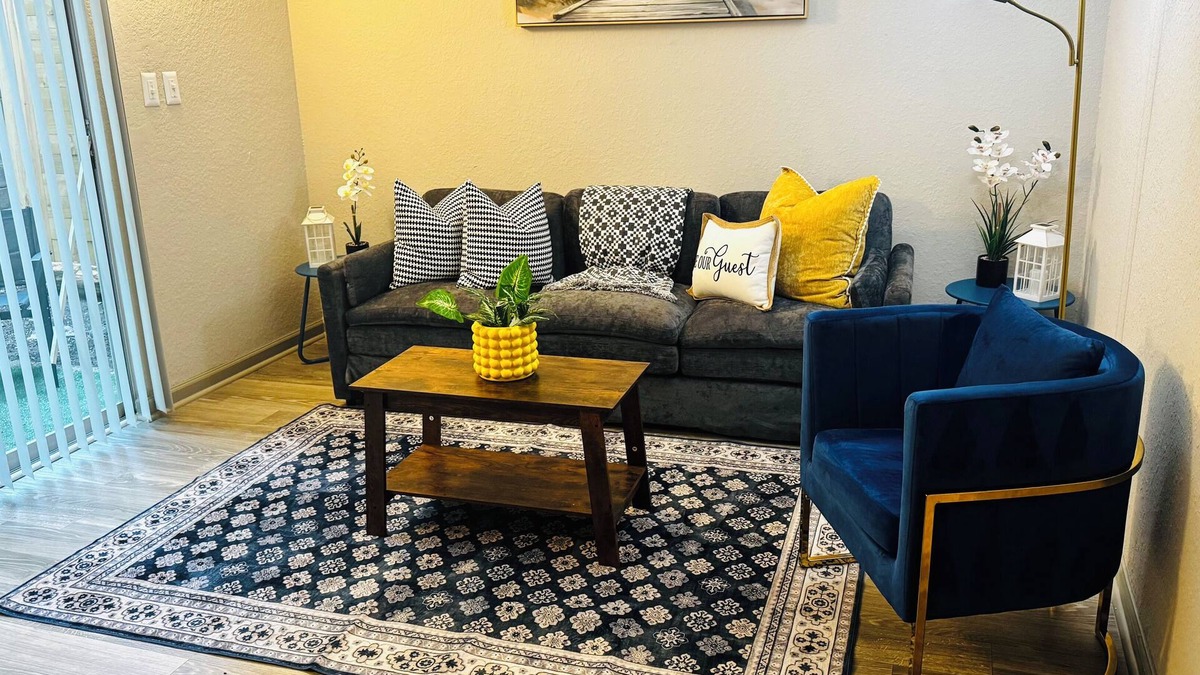 Cumberland House | 2-bedroom townhome in charming Smyrna with AC, WIFI , 4 min to Braves