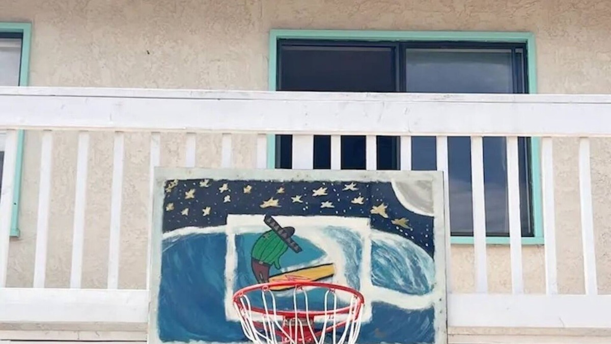North Redondo House | 2 Bedroom Townhouse with Private Backyard 8 min from the beach