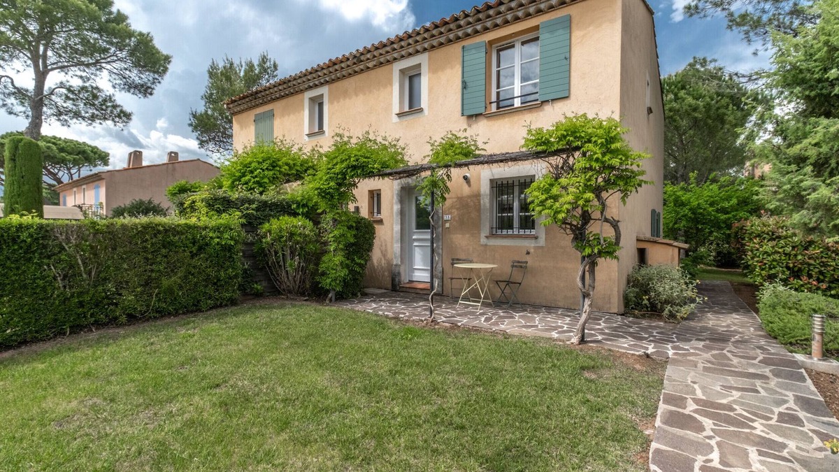 La Motte House | 2 BEDROOM TOWNHOUSE WITH GARDEN (N°435)