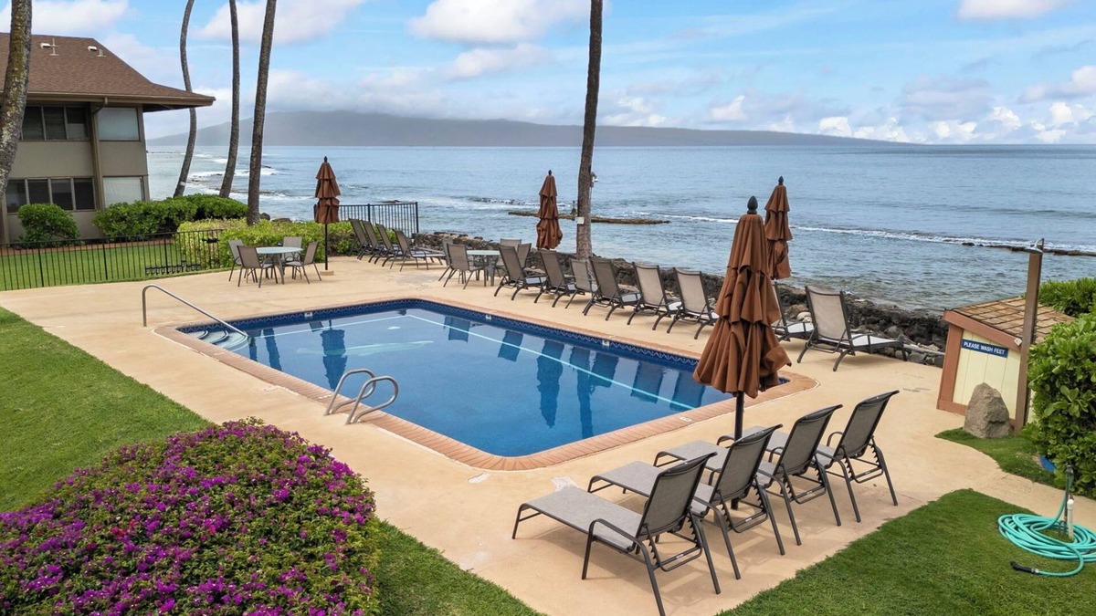 Honokowai Condo | 2 bedroom Tropical Ground floor! Corner!