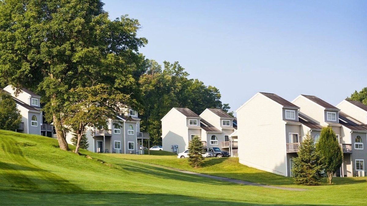 East Stroudsburg Resort | 2 bedroom unit in Tree Tops at Pocono Mountain Villas