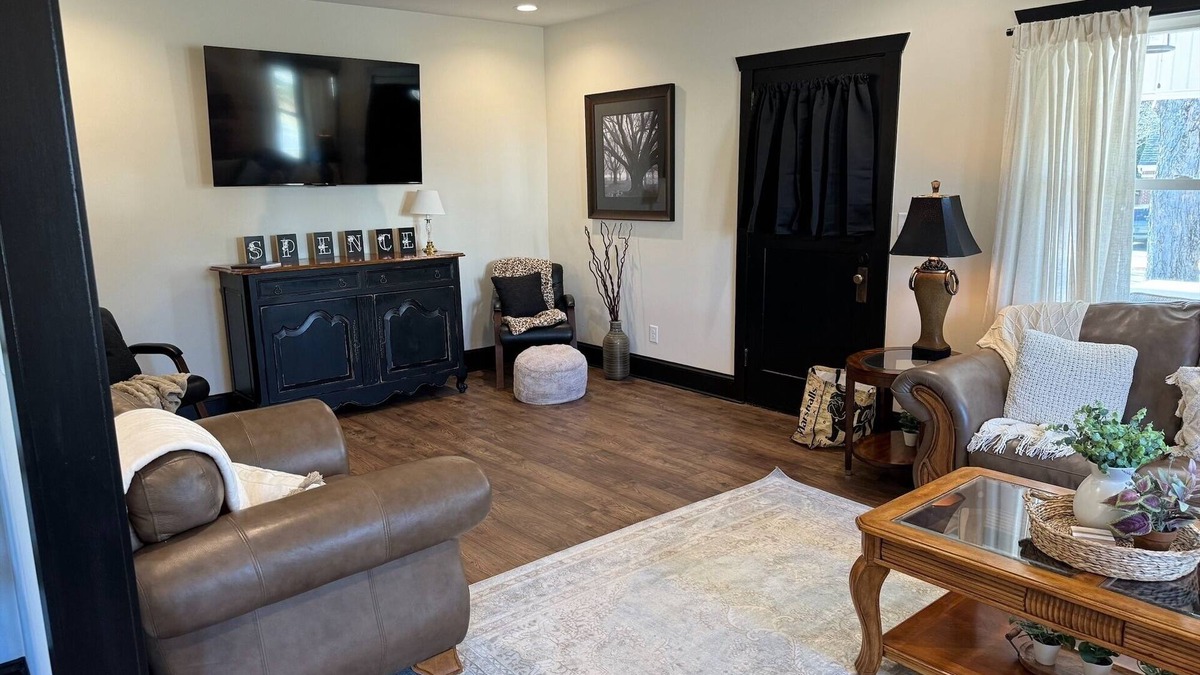 Carrollton House | 2-bedroom vacation home just a two minute walk to downtown