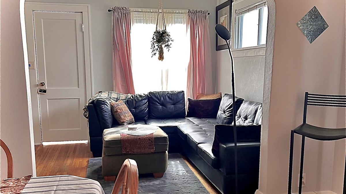 Summit - University House | 2-bedroom vacation home just 16 minutes to MSP airport.