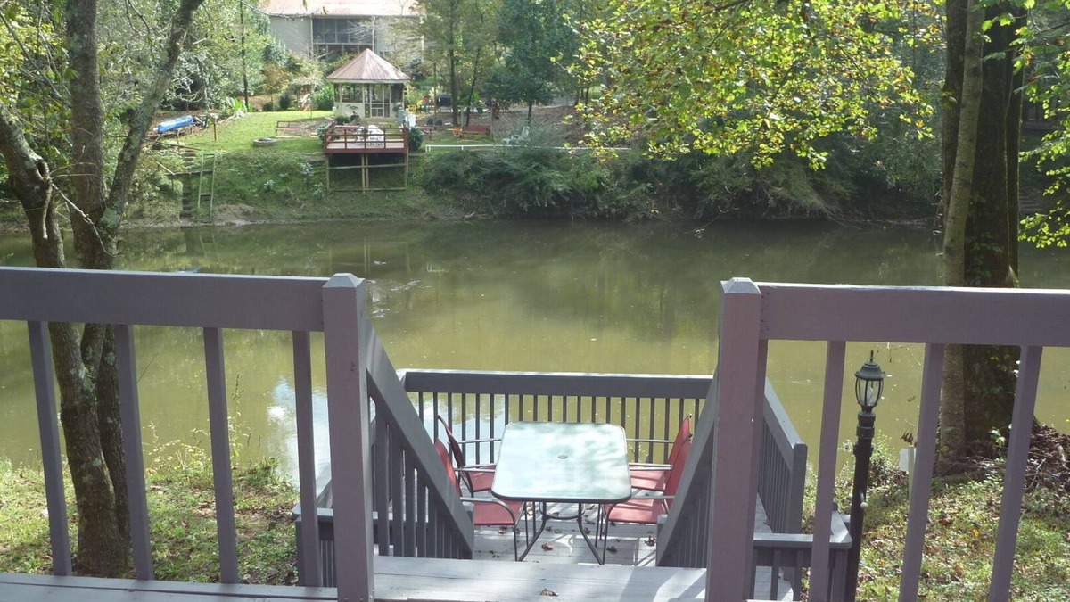 Ellijay House | 2-bedroom vacation home just 6 minutes from town.