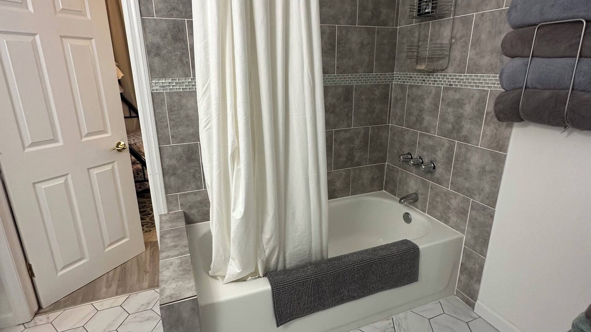 Oaklyn House | 2-bedroom vacation home 8 minutes from lovely Philadelphia Attractions