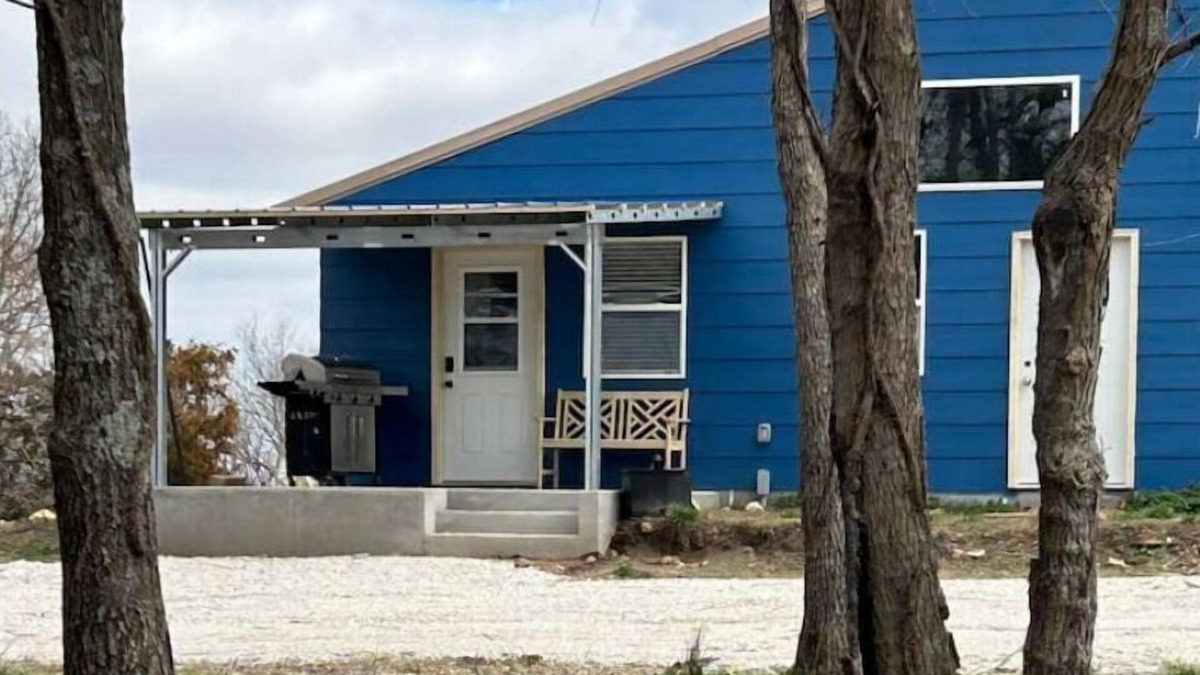 Humansville House | 2-bedroom vacation home just 8 minutes from Stockton Lake
