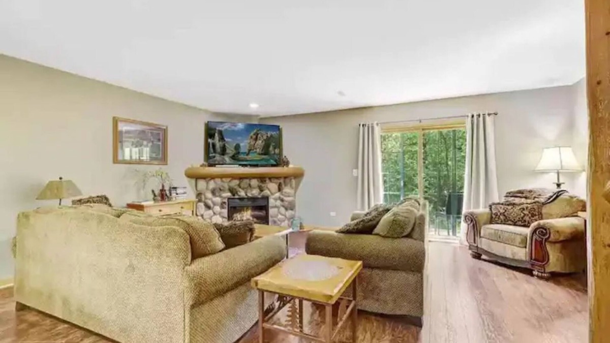 Utica Condo | 2 Bedroom villa