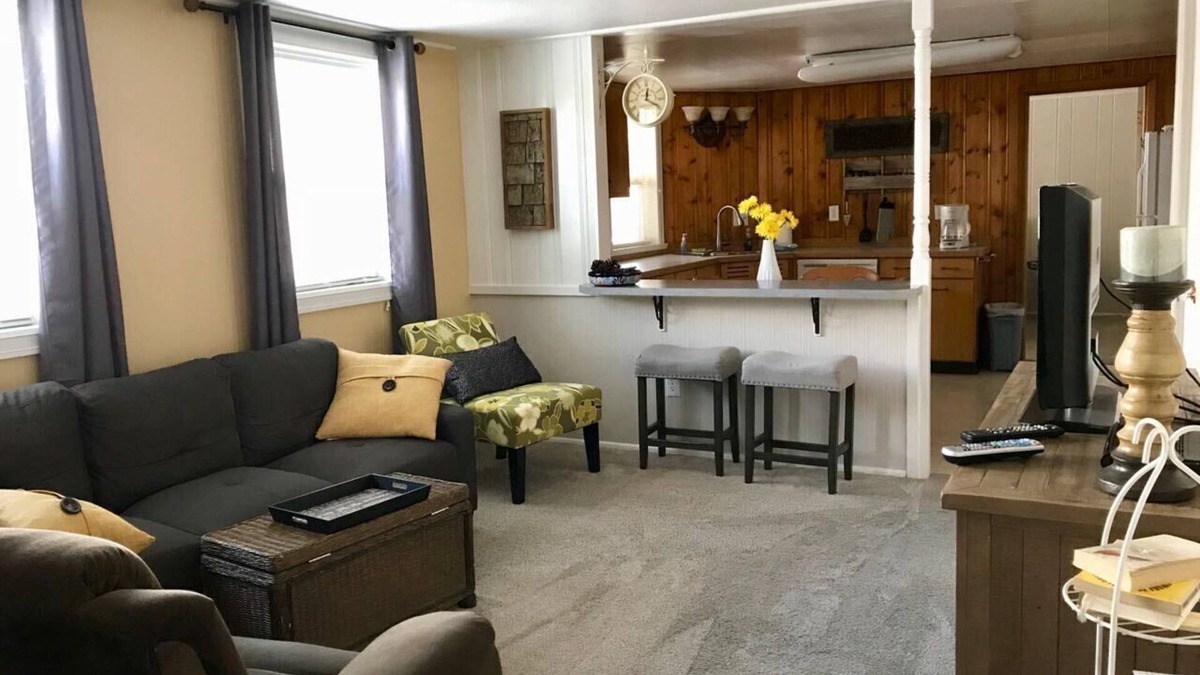 Helena Apartment | 2 bedroom w/full kitchen ~ Close to the St Peter's Hospital and State Capitol