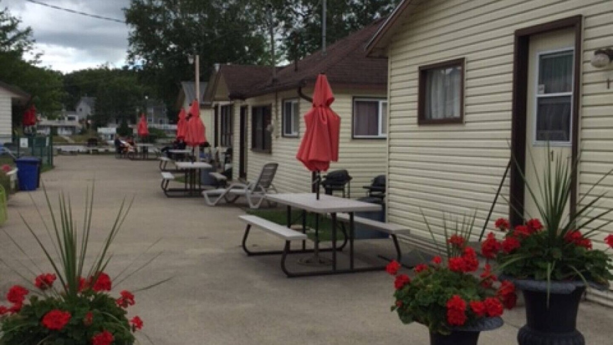 Wasaga Beach Cottage | 2 bedroom Waterfront Cottage in Wasaga - Ash Lane Cottages