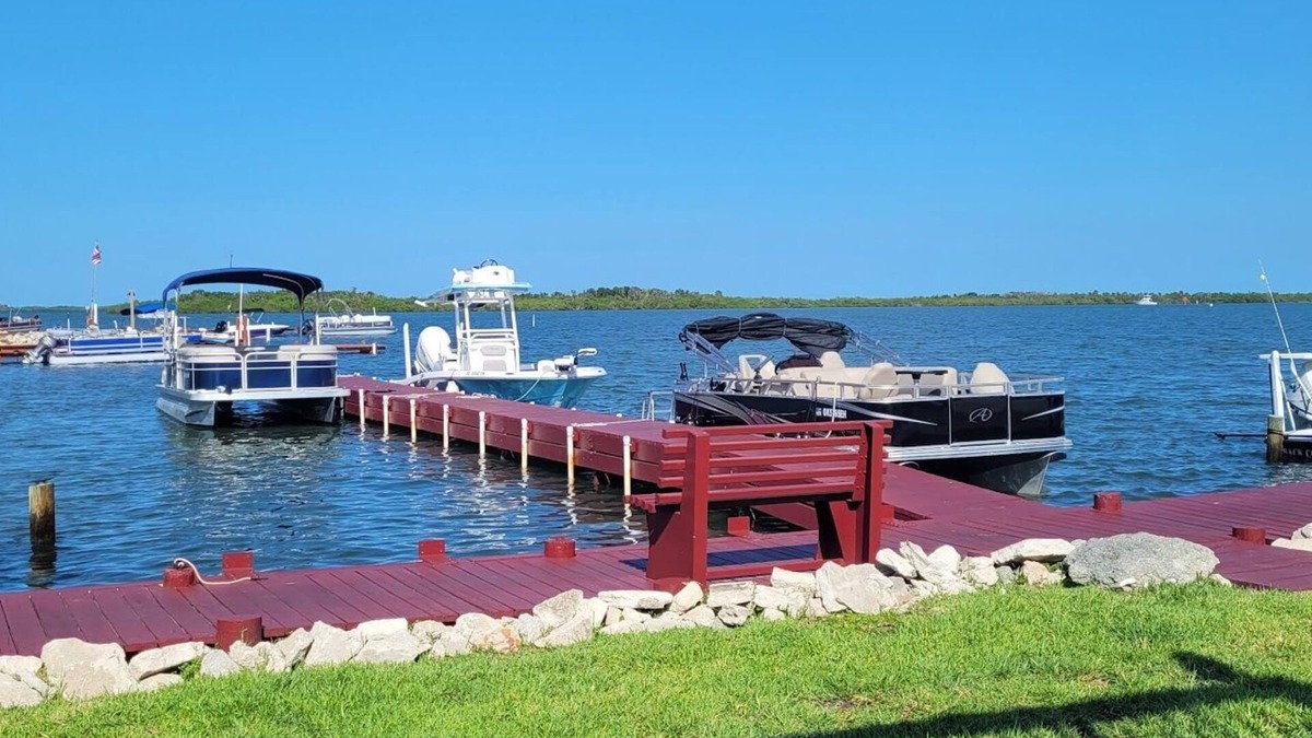 Oak Hill House | 2 BEDROOM WATERFRONT ON INTERCOASTAL WITH DOCK AND LAUNCH