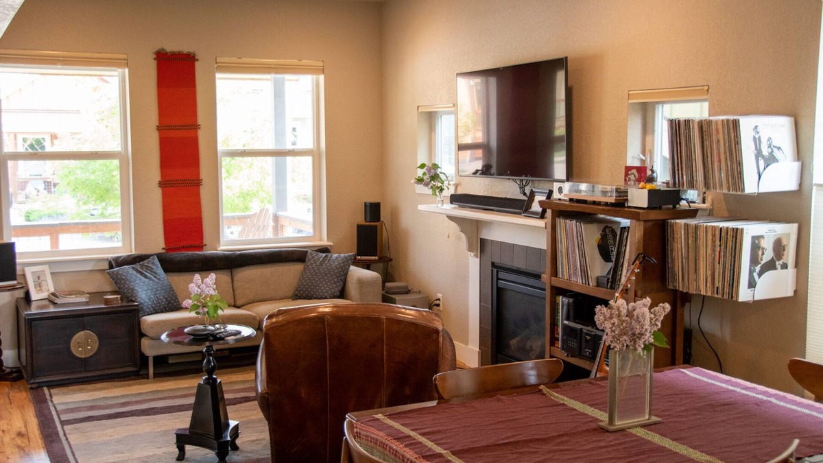 Wonderland Lake House | 2 Bedroom with dedicated office space at base of foothills and trails