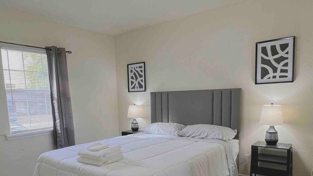 Central Oklahoma City Apartment | 2 bedroom with fenced yard near the ZOO