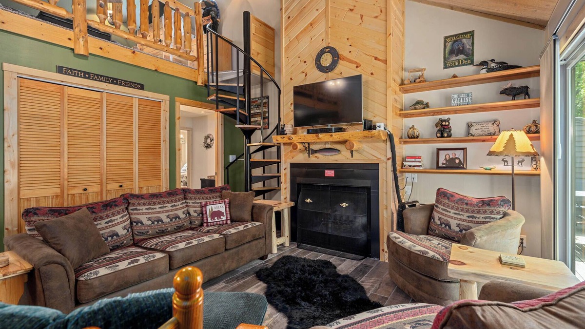 Hill City House | 2 Bedroom with Loft - 1 Bathroom Townhome with easy access to Activities