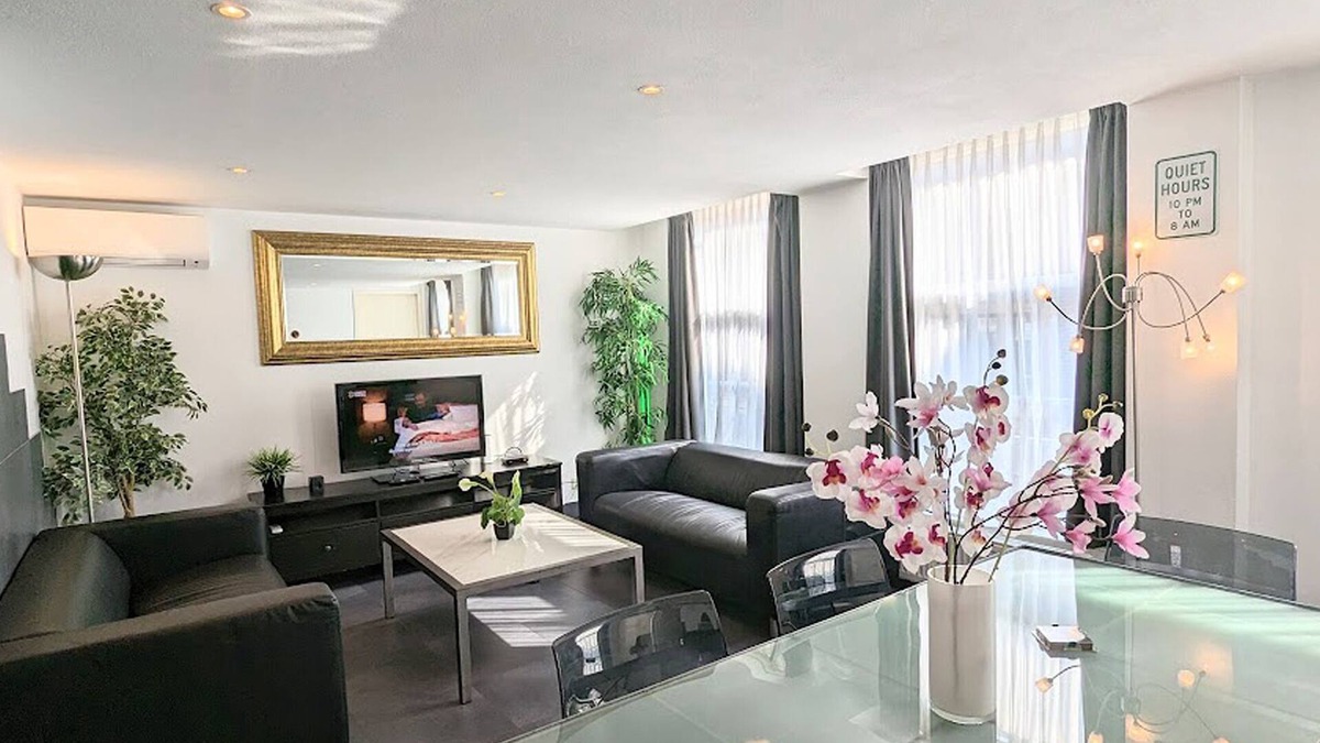 Amsterdam City Centre Apartment | 2 Bedrooms Apartment with Balcony in Amsterdam Center