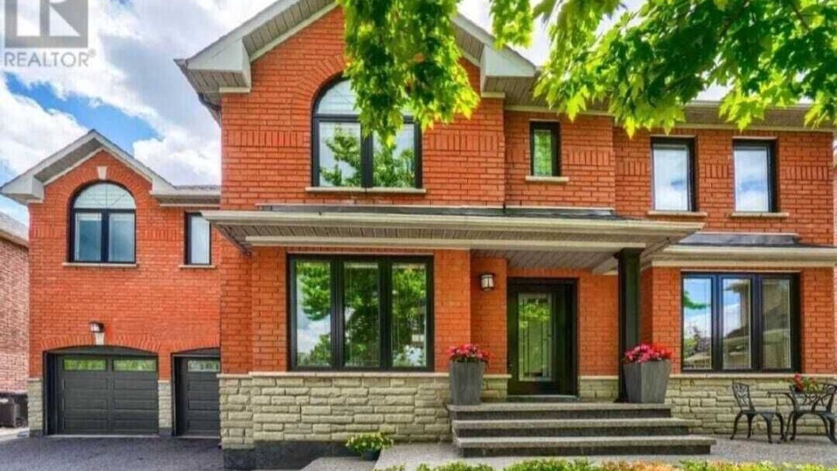 Brampton House | 2 Bedrooms Available to Make Your Stay a Pleasant. Close To Tim Hortons, etc.
