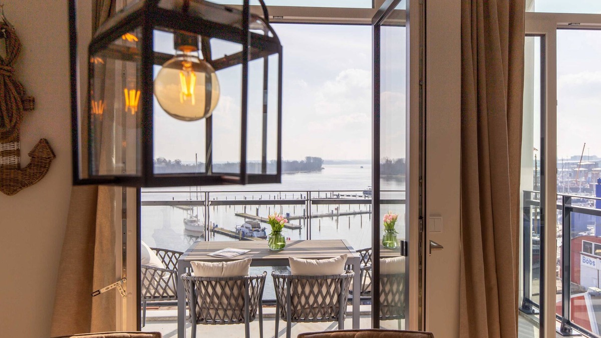 Travemuende Apartment | 2 bedrooms, direct Trave view, sauna, 5th floor (52) - Dockside Travemünde