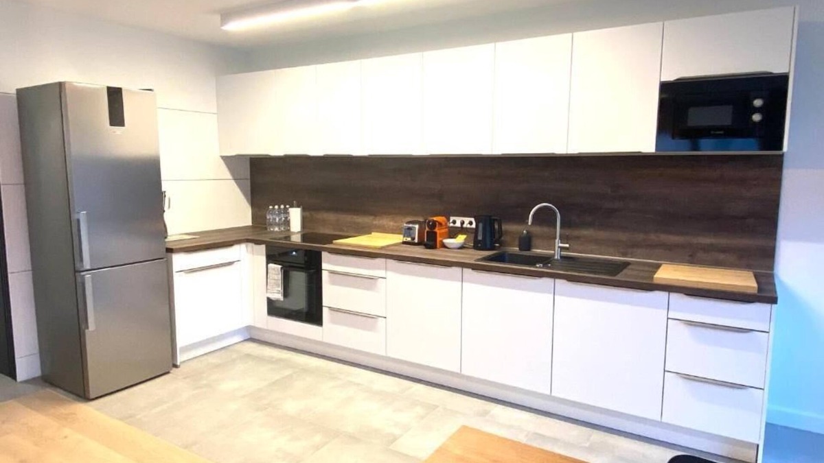 Neudorf-Weimershof Apartment | 2 Bedrooms Flat in Center with Parking