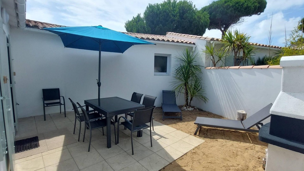 Saint-Maurice-la-Souterraine House | 2 Bedrooms Private Vacation Home In Le Bois-Plage-En-Ré