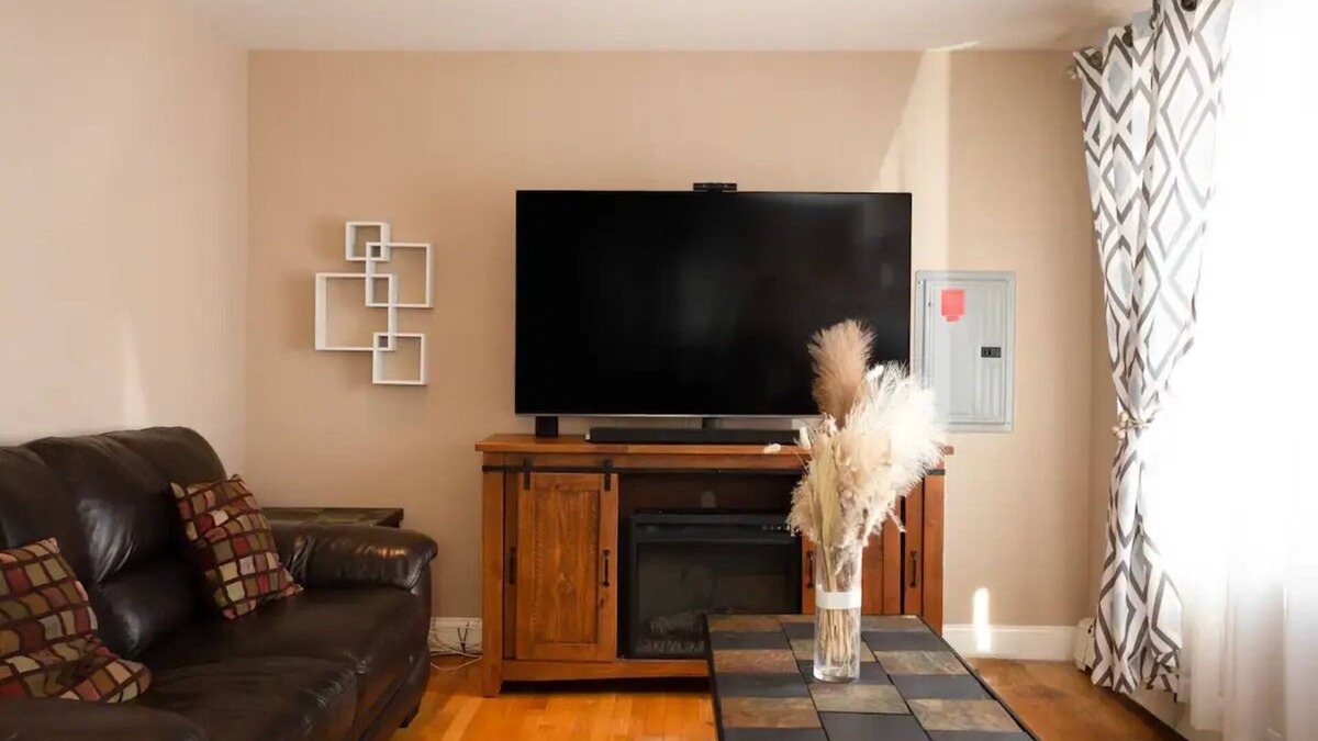 Queens House | 2 Bedrooms in beach town in Queens NYC