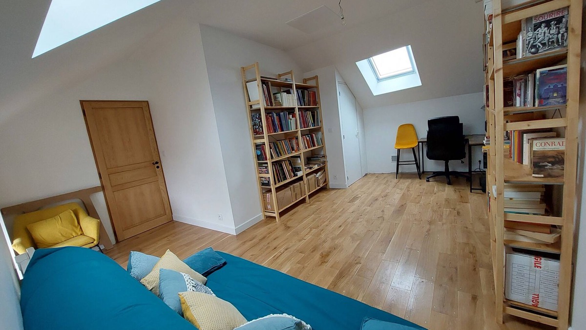Blere Bed & Breakfast | 2 Bedrooms in large house with small garden, fireplace, charming town center