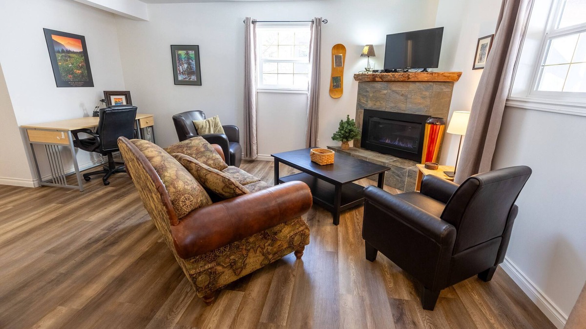 East Kootenay Condo | 2 Bedrooms in Lower Level l Hot Tub