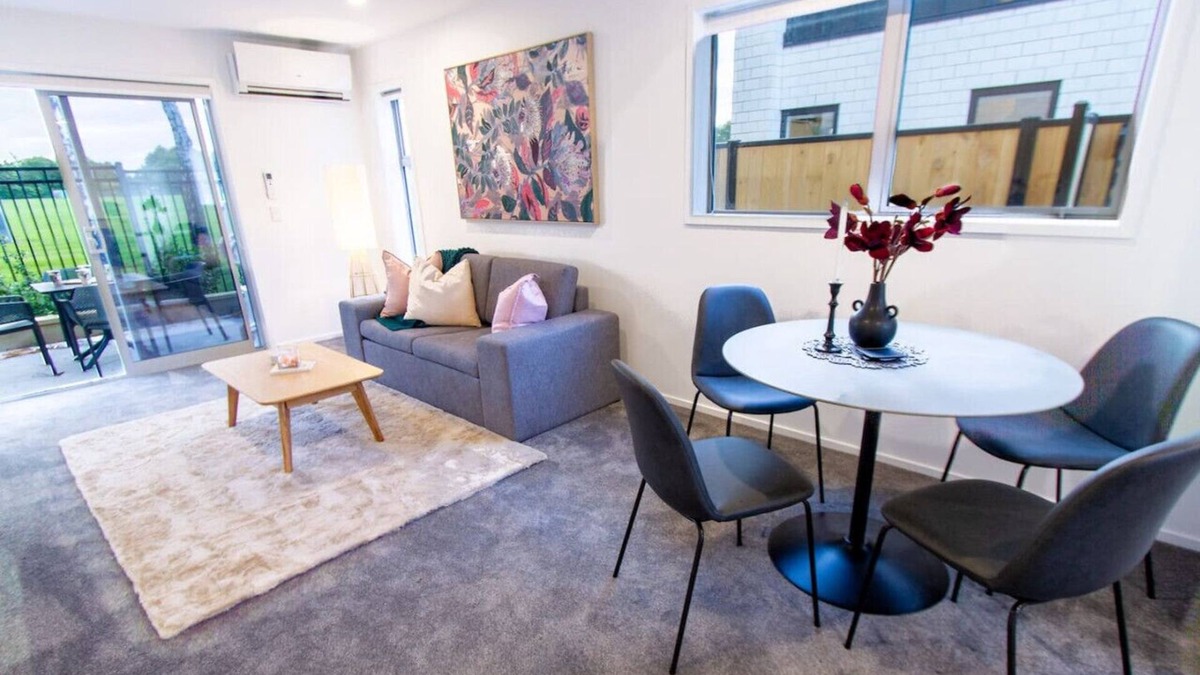 Upper Riccarton House | 2 Bedrooms Overlooking Park - Exquisite Views