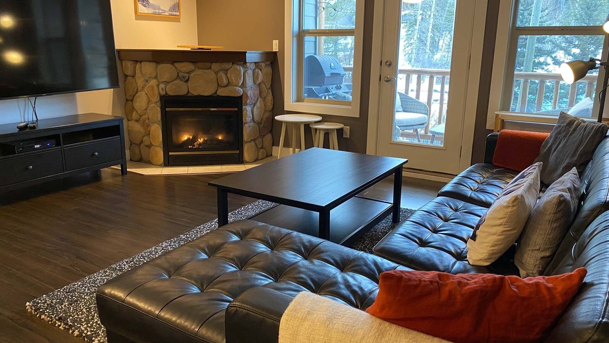 East Kootenay Condo | 2 Bedrooms Sleeps 4 Adults l A/C