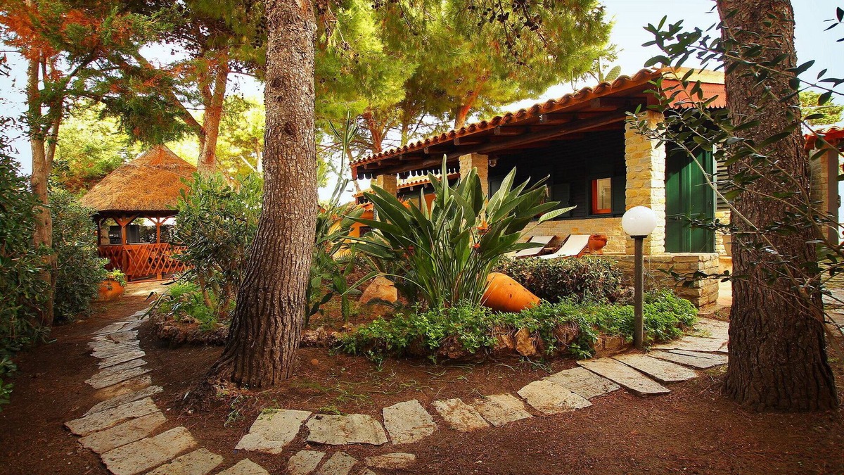 Campofelice di Roccella Villa | 2 Bedrooms Villa, 2 Bathrooms, WiFi, Garden, bbq, Public Pool, close to the sea