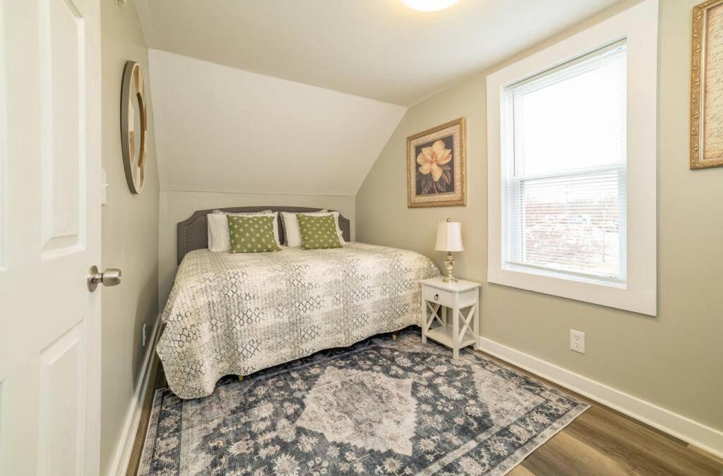 Upper Village Apartment | 2 beds, trailer parking, direct snow & ATV trail access
