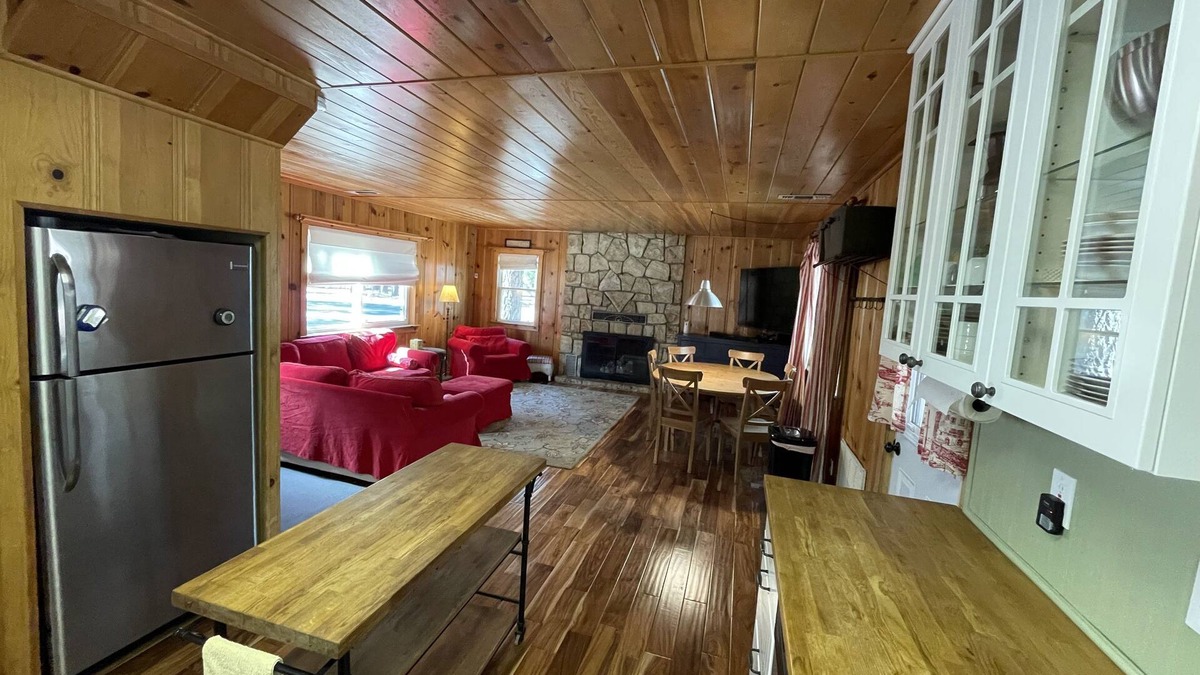 Al Tahoe Cabin | 2 Blocks From the Lake!