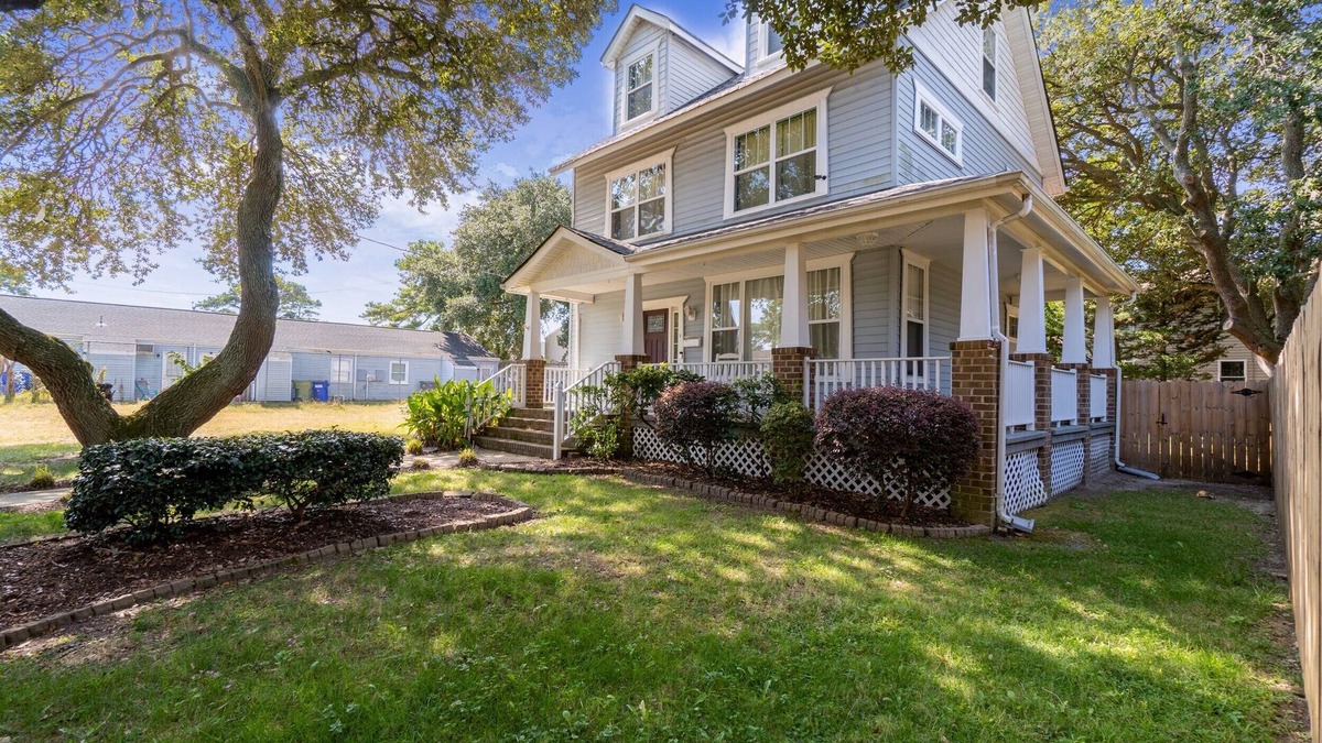 East Ocean View House | 2 Blocks to Beach, 5 Beds, Deck, Grill, Fire Pit, Stocked Kitchen, FIOS