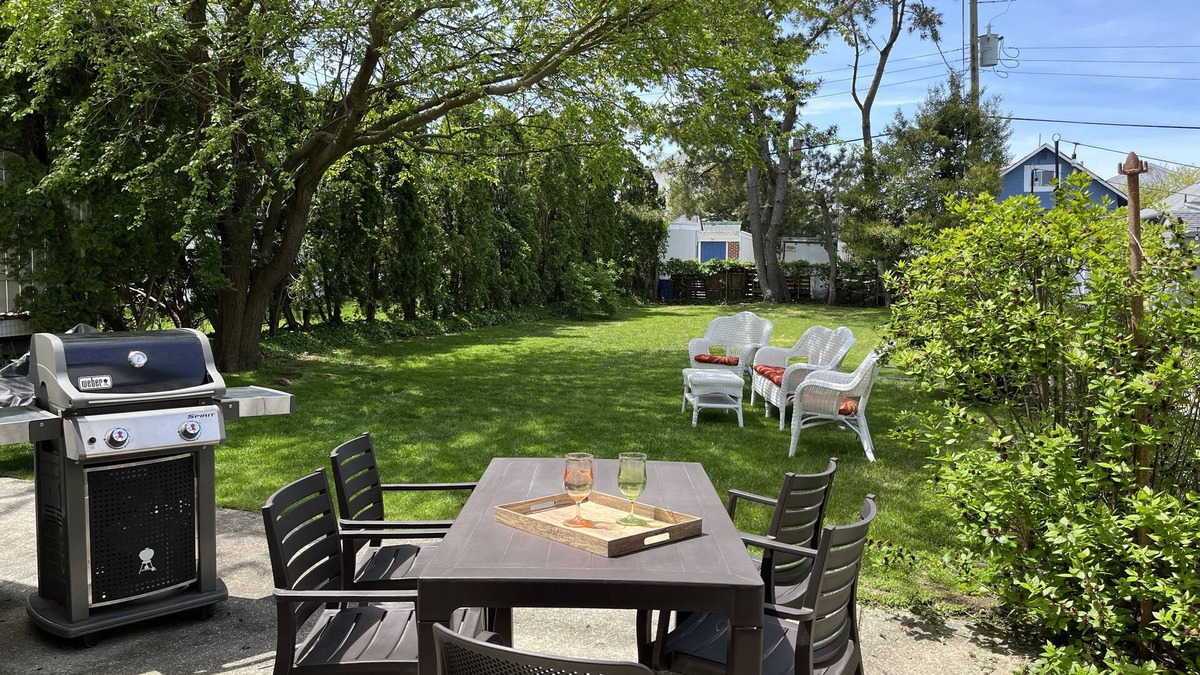 Ventnor City Apartment | 2 blocks to beach, spacious, spread out, 2 BR
