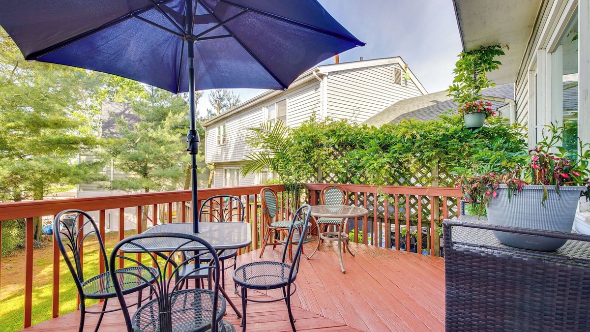 Woodmont House | 2 Blocks to Beach: Walkable Woodmont Village Home