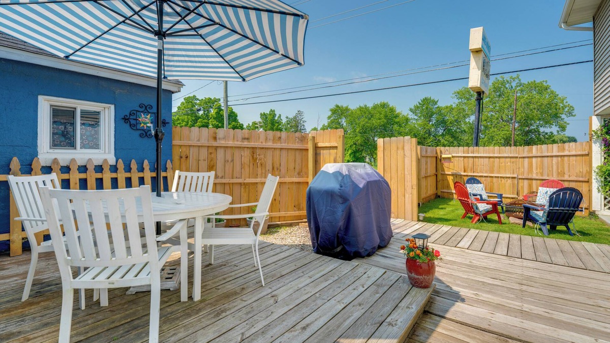 Lexington House | 2 Blocks to Beaches: Peaceful Retreat in Lexington