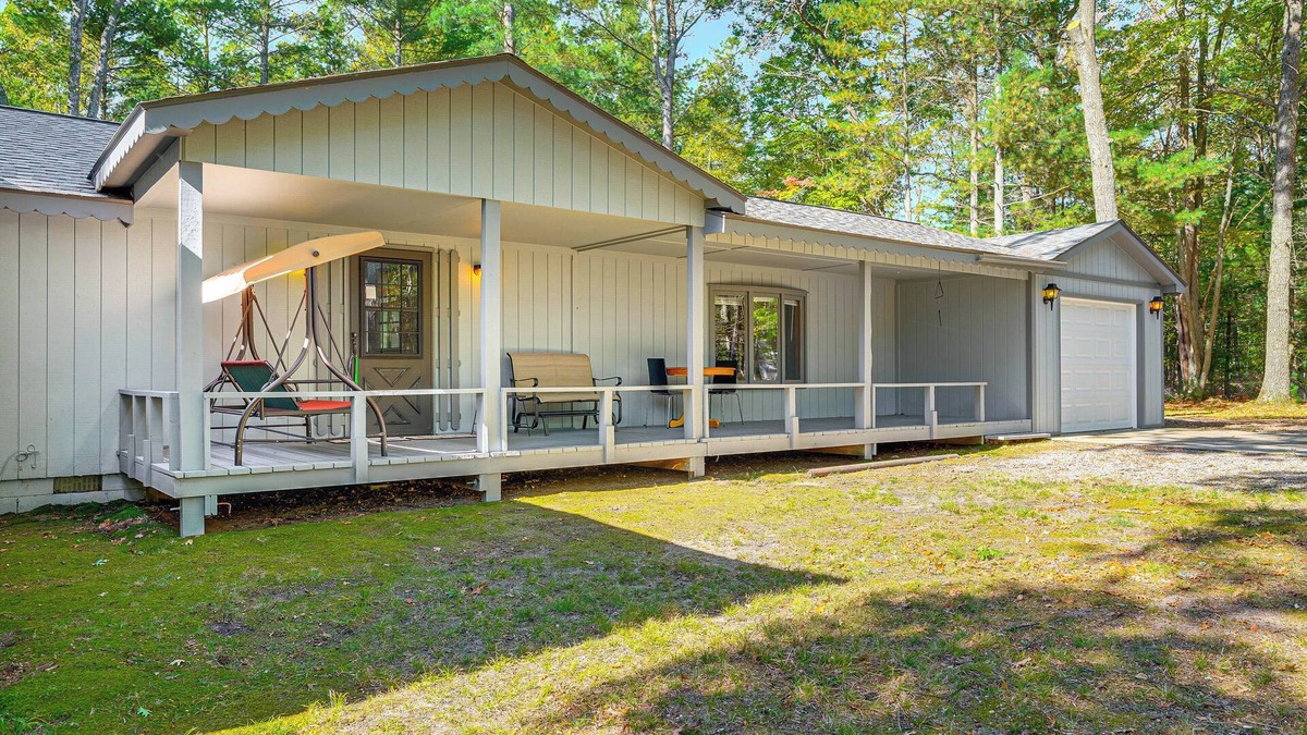 Higgins Lake Cottage | 2 Blocks to Boat Ramp: Higgins Lake House w/Grill