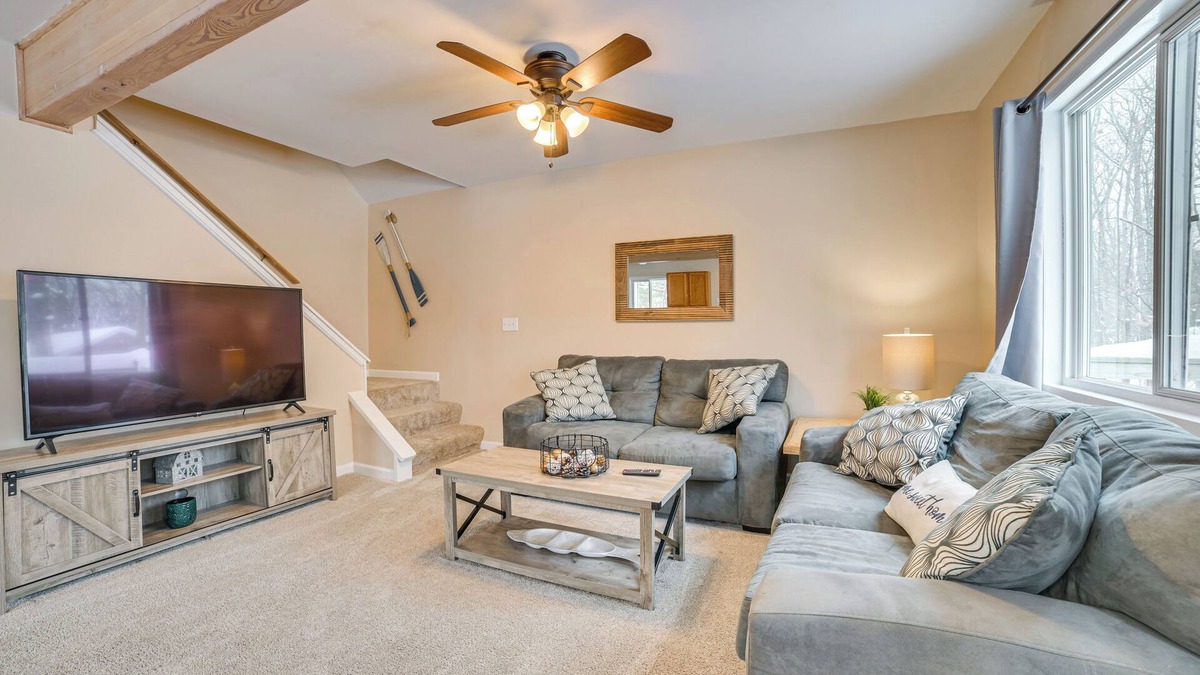 Higgins Lake Cabin | 2 Blocks to Higgins Lake: Family-Friendly Home