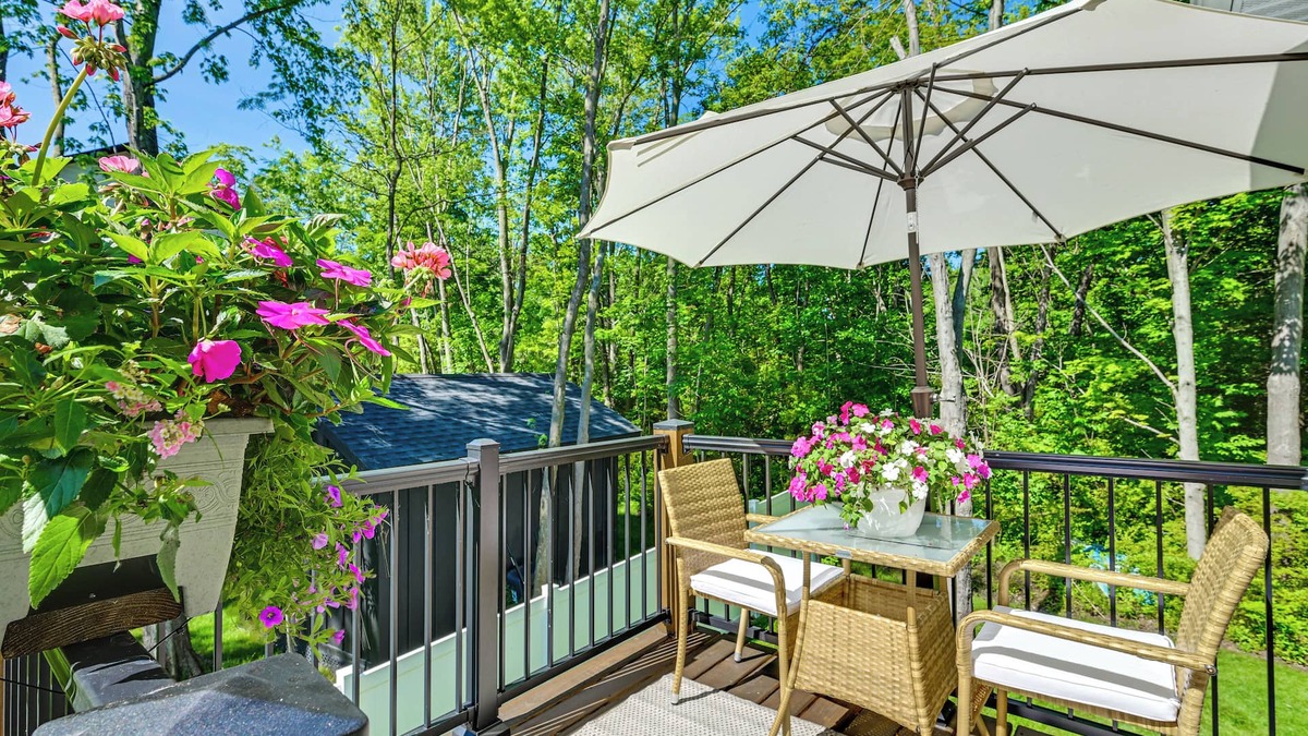Miami Park Apartment | 2 Blocks to Lake Michigan: Sleek Couple’s Retreat!