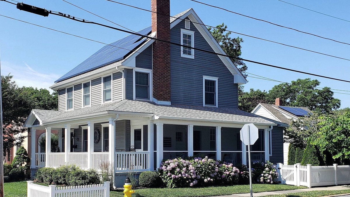 South Rehoboth House | 2 blocks to the beach, 1 block to Rehoboth Ave, and pet-friendly.