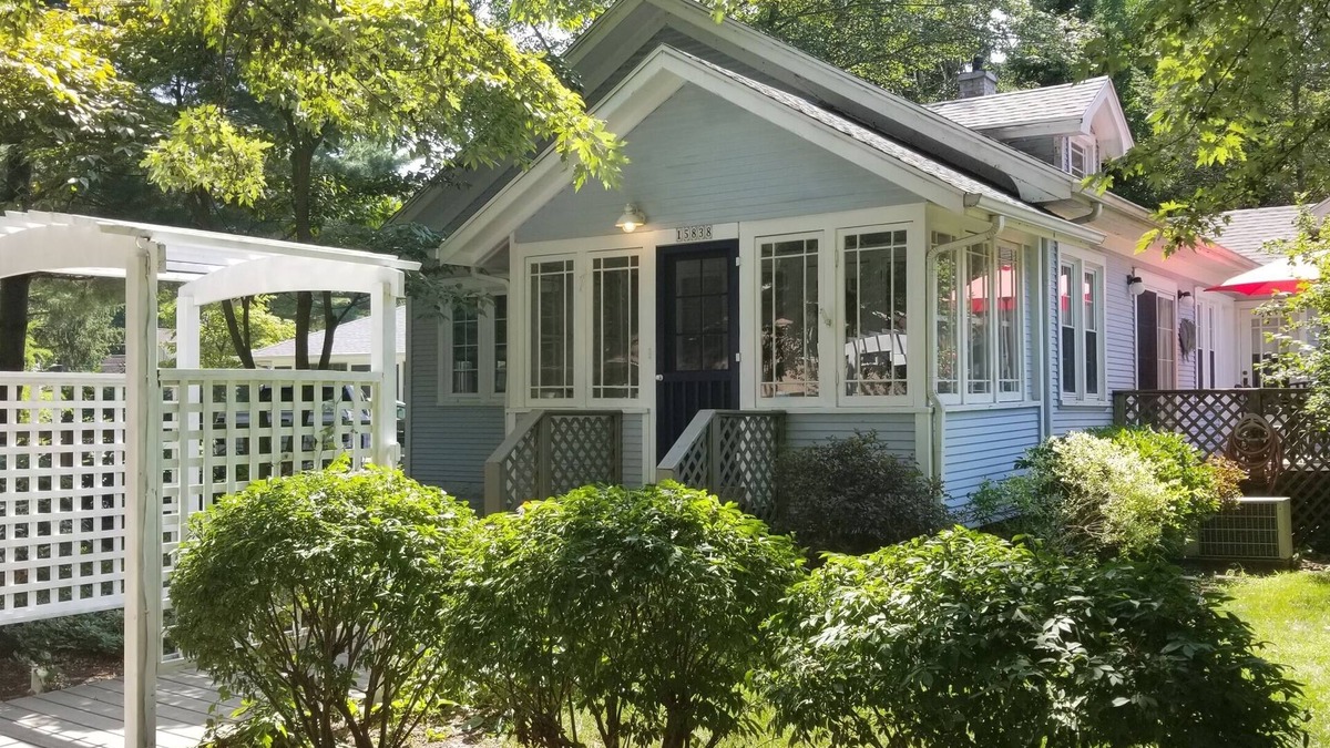 Union Pier Cottage | 2 blocks to the beach and pet friendly. Memories are Made Here