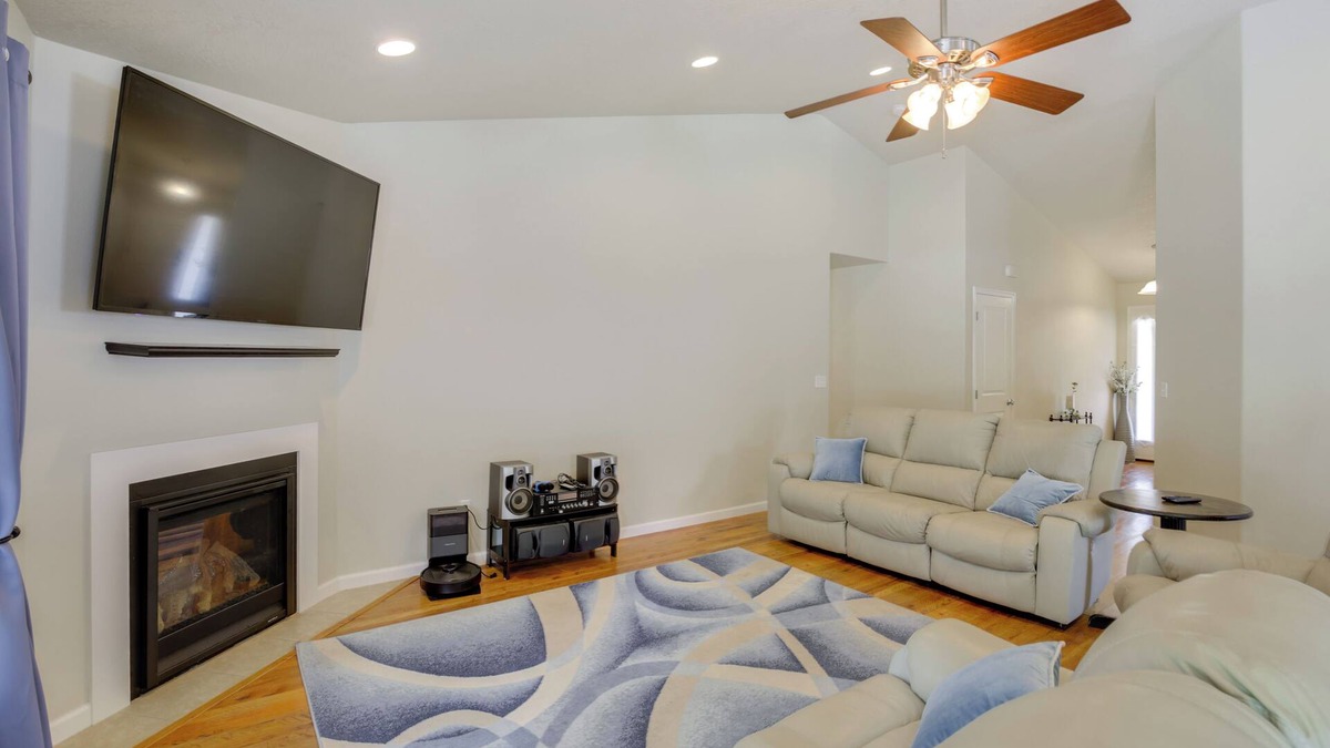 Mill City House | 2 Blocks to White Water Launch: Mill City Home