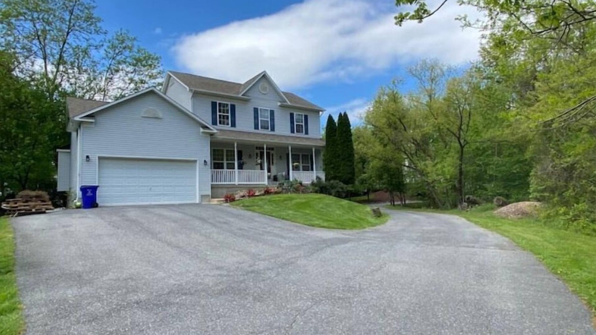 Columbia House | 2 BR/1.5 Bath Basement, Private Entrance & Parking