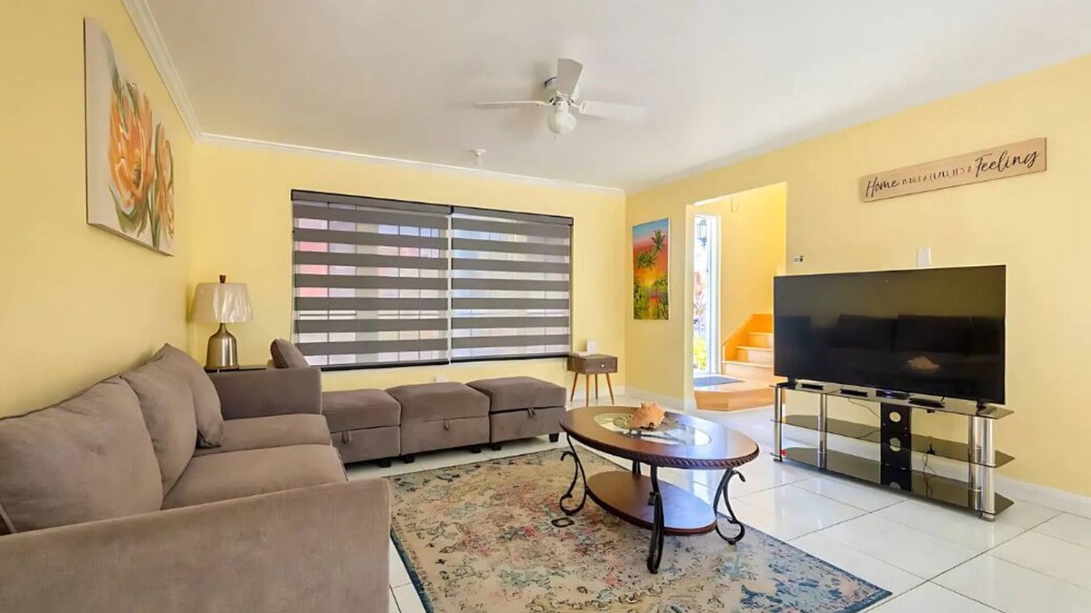 Orange Bay House | 2-Br, 2.5 bath with Wi-Fi, AC, Pool
