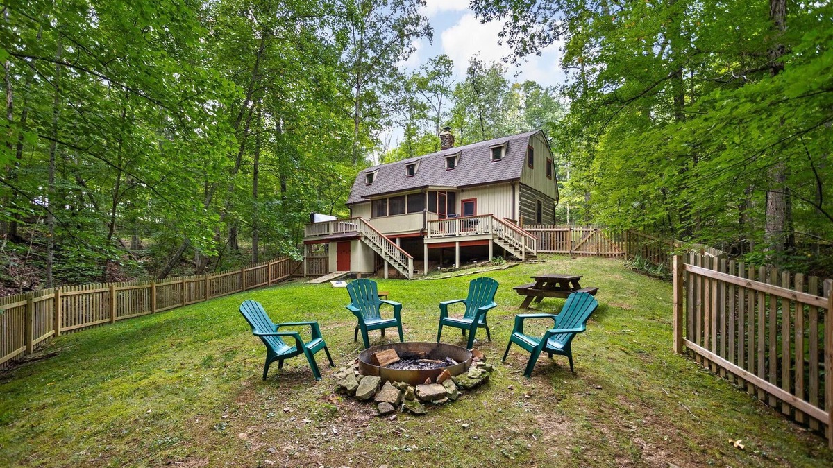 Nashville Cabin | 2 BR, 2 BA Log Cabin