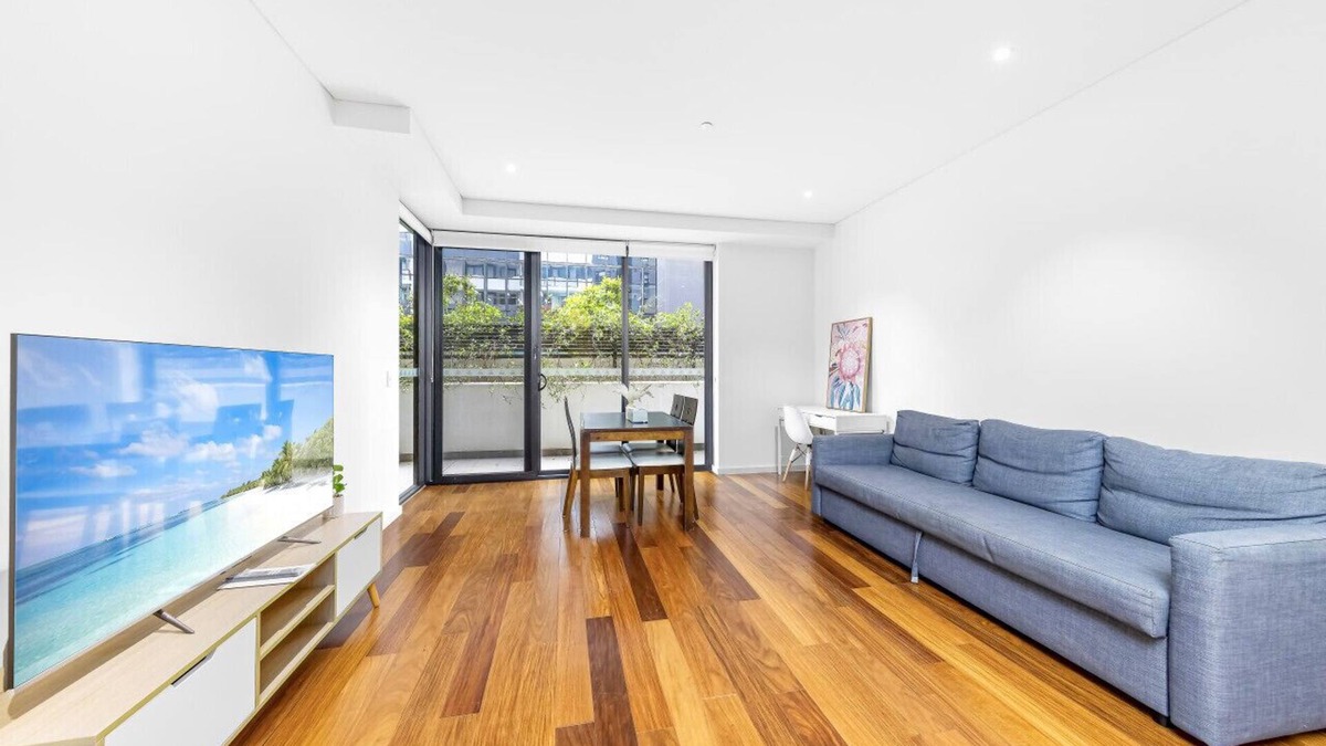 Burwood Apartment | 2 BR Apt in heart of Burwood