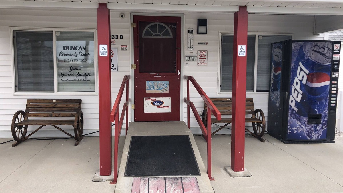 Hancock County Bed & Breakfast | 2 BR B&B Small Town Rural Setting Personal Fun Arcade